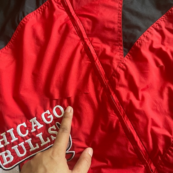 Vintage Chicago Bulls Logo Athletic Sharktooth Windbreaker Jacket Size XL. - Picture 6 of 6